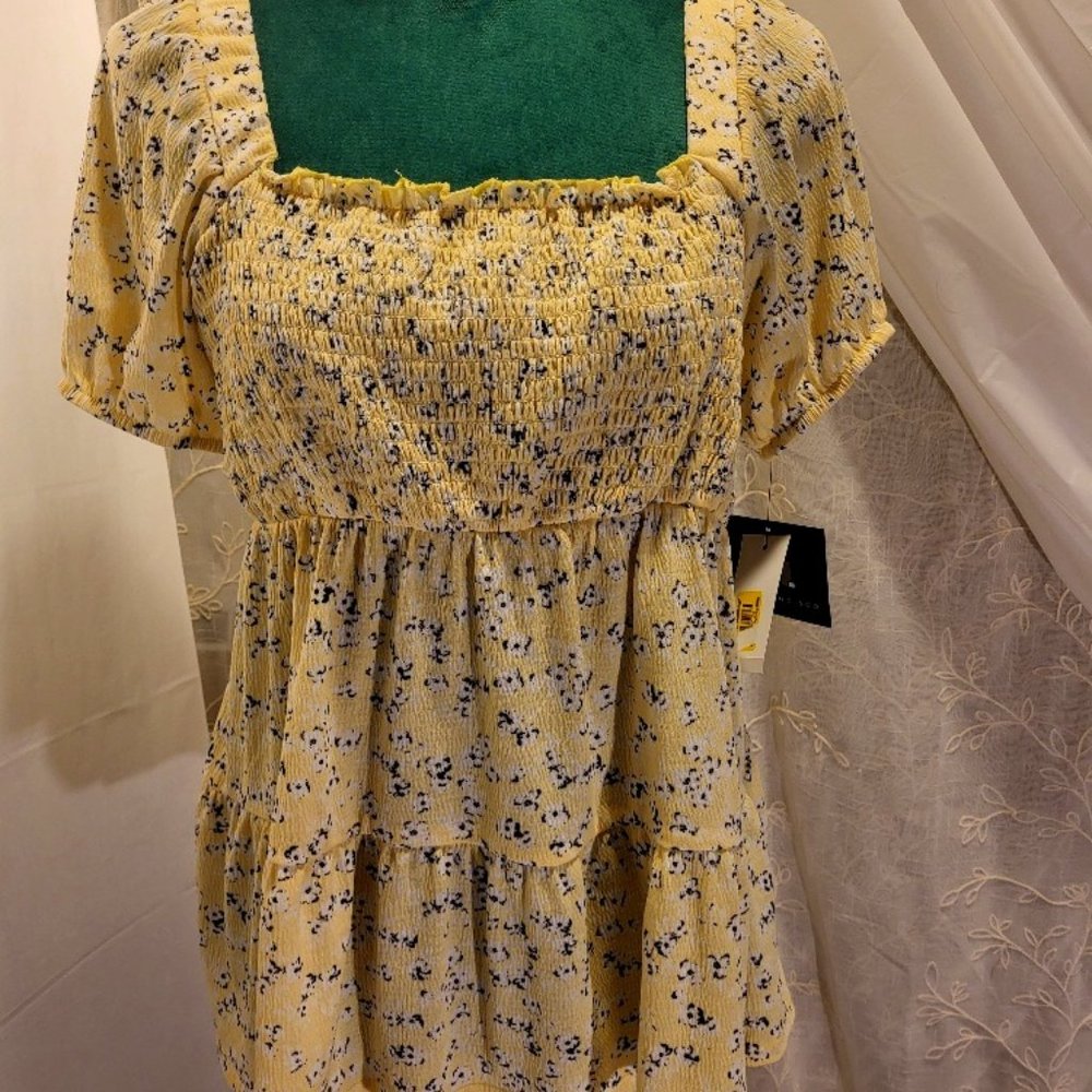 I.N. San Franciso NWT Soft Yellow & Blue Floral Smocked Peasant Top M